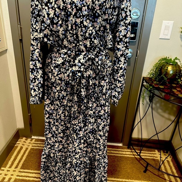 Beautiful Women dress - Picture 5 of 7